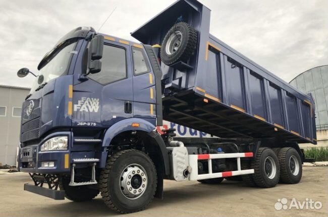 Водитель самосвала