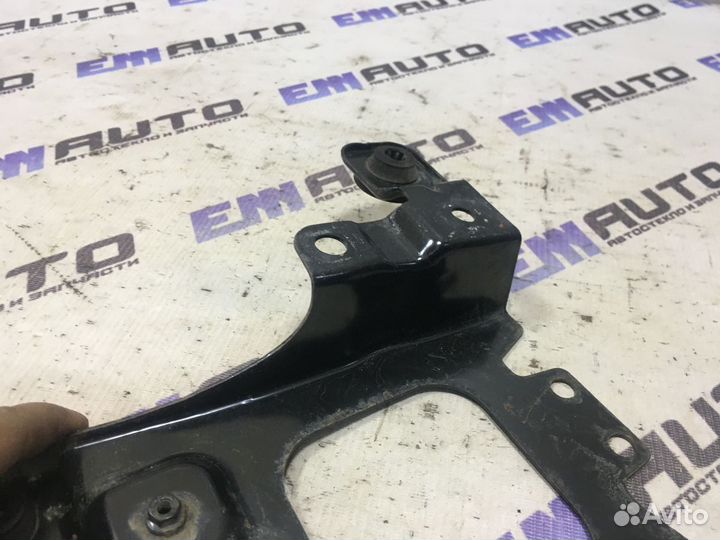 Крепление аккумулятора Форд Фокус 2