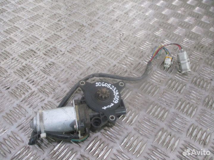 Моторчик стеклоподъемника правый MAN 81286016143