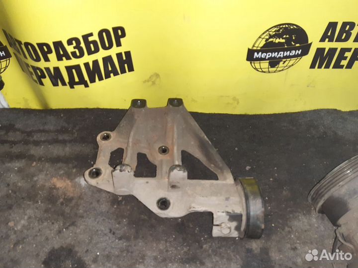 Кронштейн кондиционера с роликом Hyundai Getz