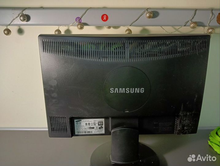 Монитор Samsung