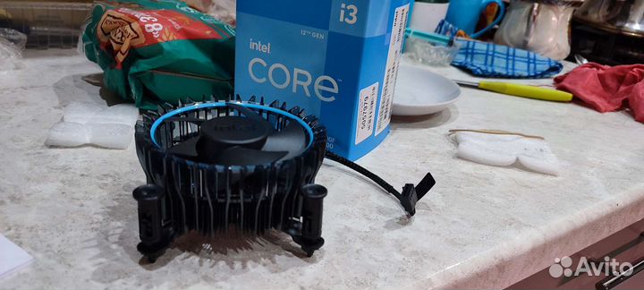 Intel core i3 12100f box