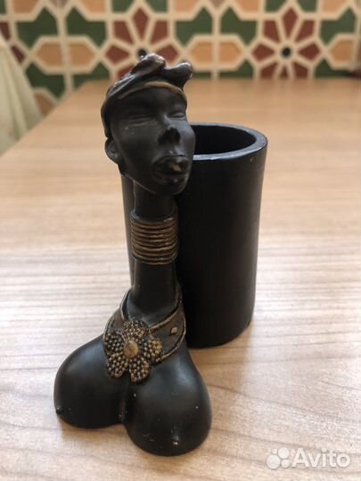 Африканка подставка для ручек