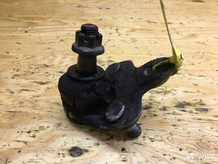 Шаровая опора передняя правая Toyota Corona Premio