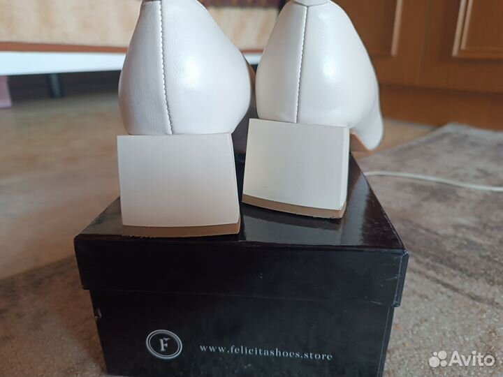 Продаются туфли, кожаные, обучала один раз