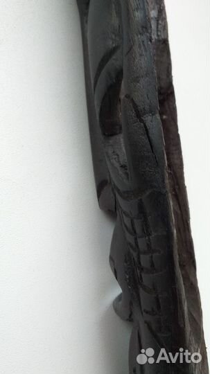 Маска из черного дерева