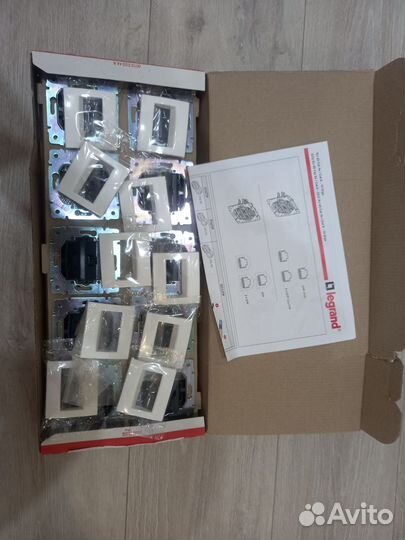 Розетка компьютерная Valena