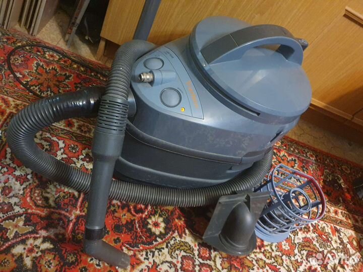 Моющий пылесос Philips