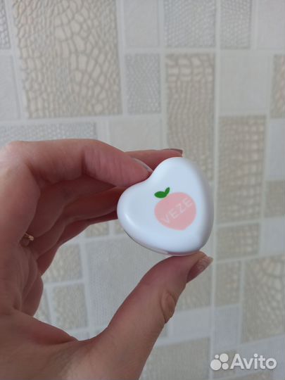 Увлажняющий компактный бальзам для губ