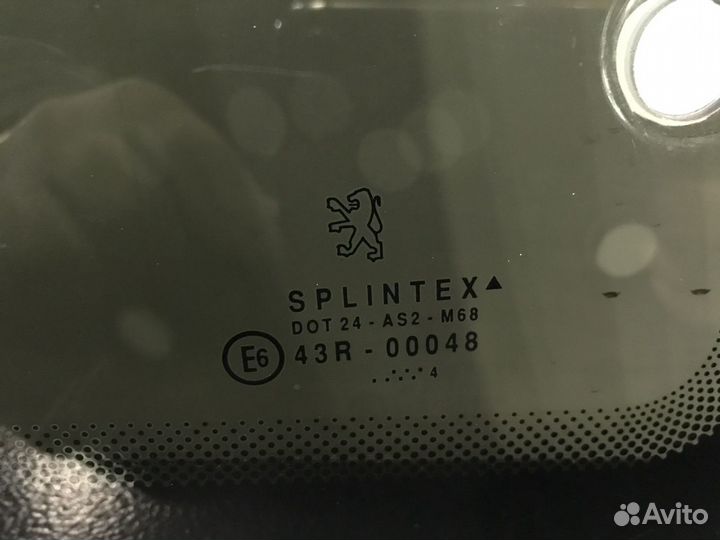 Стекло заднее правое Peugeot 206