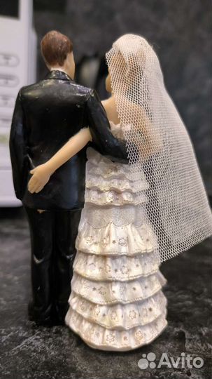 Фигурка на свадебный торт керамическая