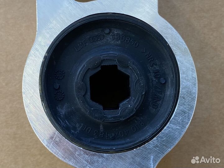 Сайлентблок рычага подвески перед прав 1KD 199 232