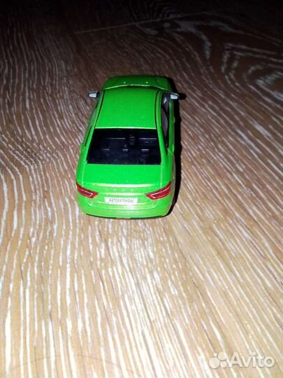 Зелёная LADA веста