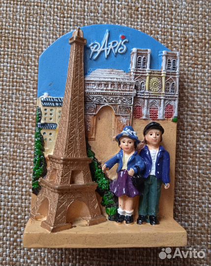 Сувенир из Парижа магнит