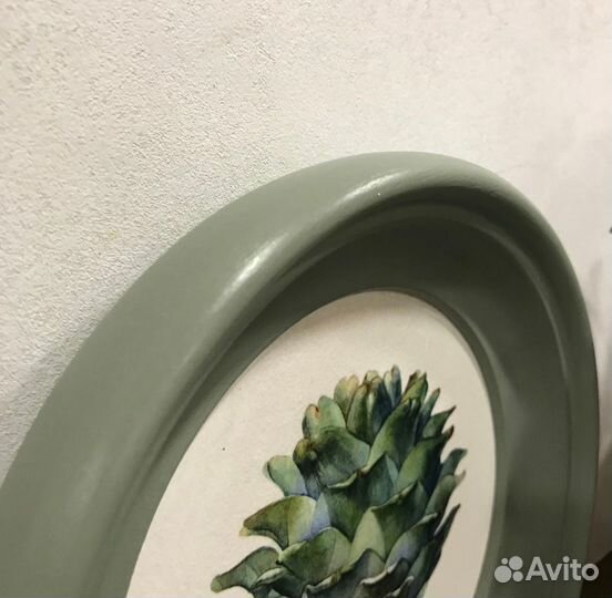 Круглая рамка и артишок из дерева