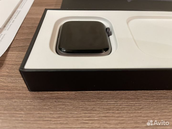 Часы Apple Watch SE 40mm Nike+