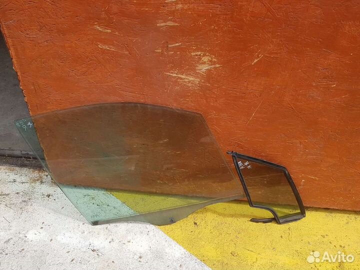 Стекло передней правой и левой двери Mercedes w168