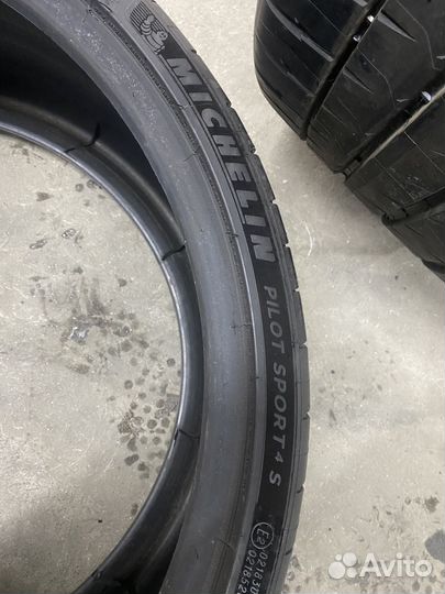 Michelin Pilot Sport 4 S 285/25 R22 95Y