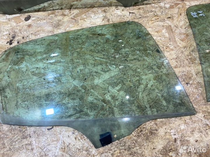 Стекло двери Peugeot 206 хетчбэк 1.4 2001