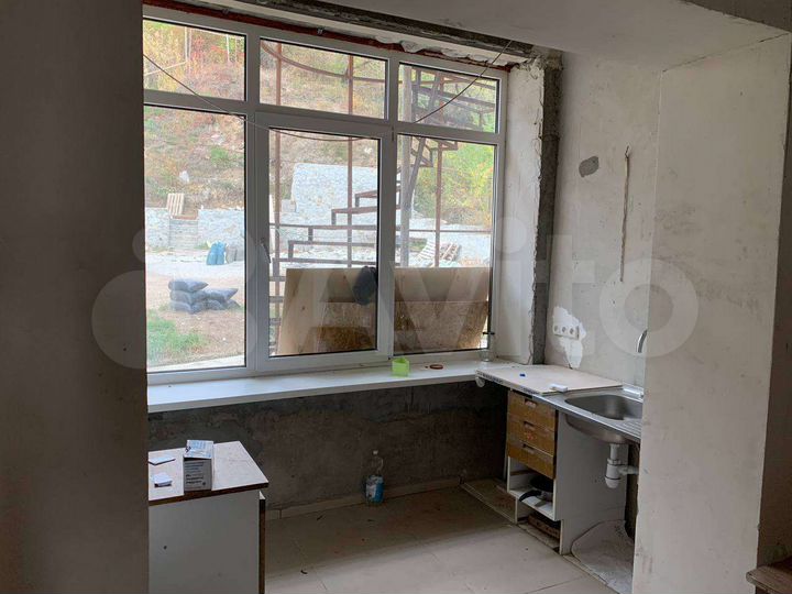 Доля в 1-к. квартире, 60 м², 3/3 эт.