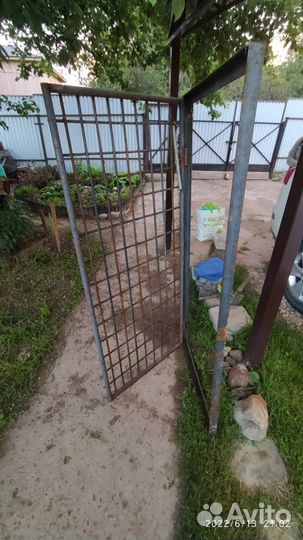 Металлическая дверь решётка