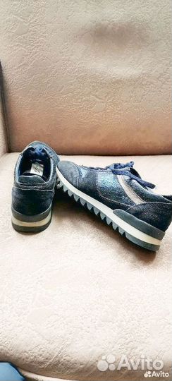 Кроссовки женские
