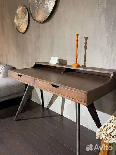Письменный стол