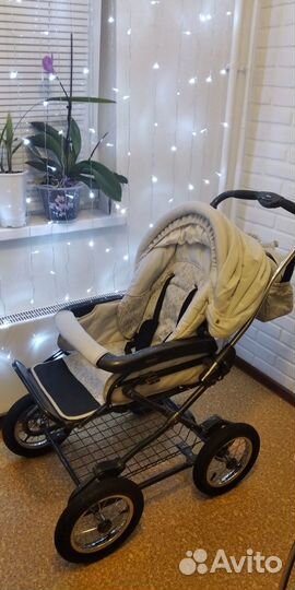 Продам удобную коляску Roan Marita