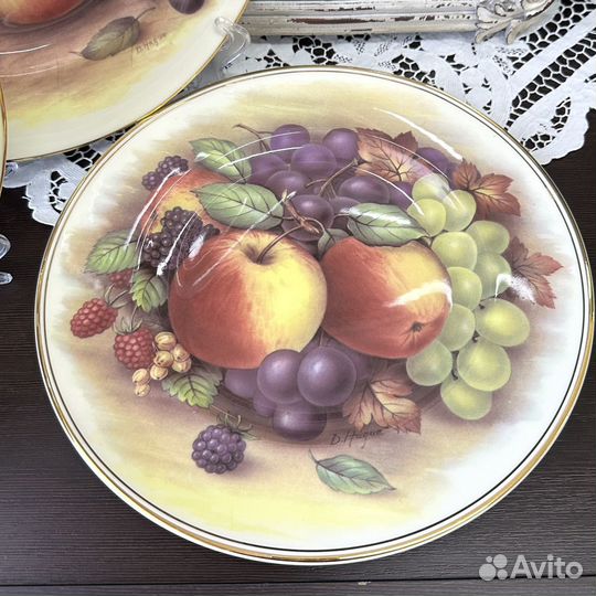 Декоративные тарелки с фруктами. Англия