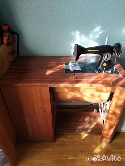 Швейная ножная машина Подольская, письменный стол