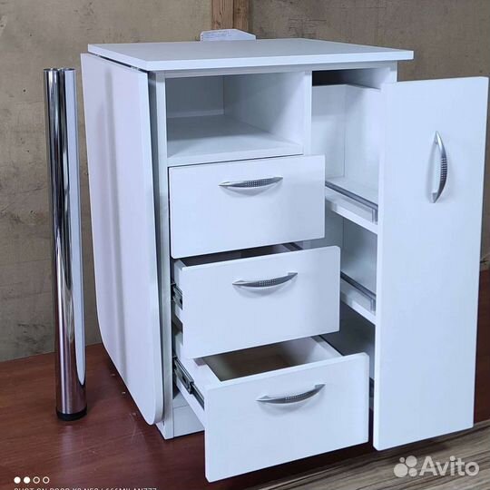 Маникюрный столик