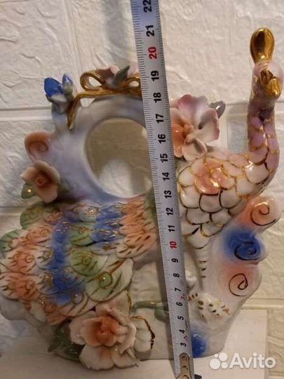 Фарфоровые статуэтки. Павлин