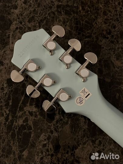 Электрогитара Epiphone Power Player Les paul