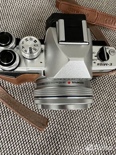 Цифровая фотокамера Olympus OM-D E-M10 Mark II