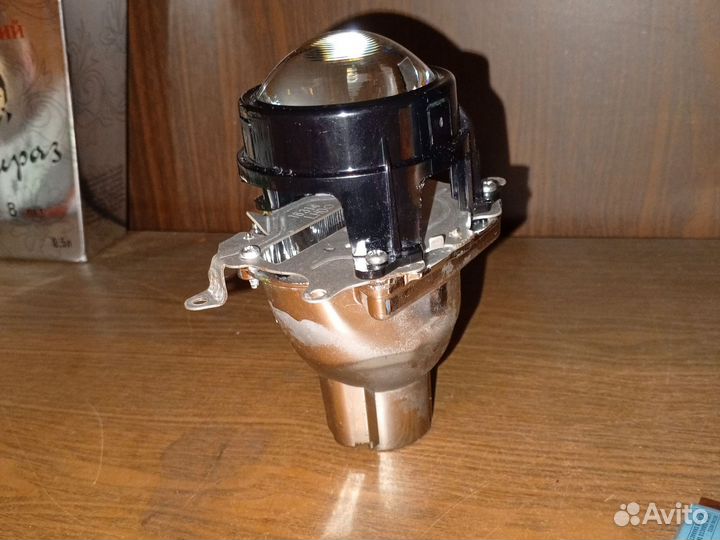 Линза фара Тойота Авенсис