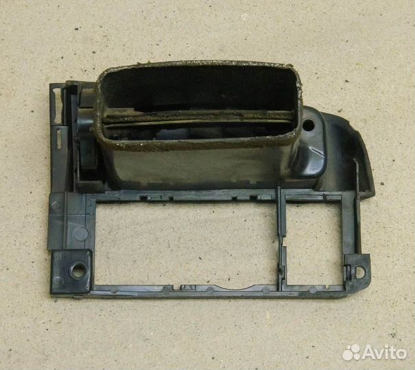 Дефлектор воздушный левый VW Golf 3