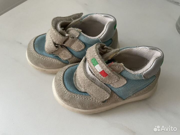 Кроссовки детские