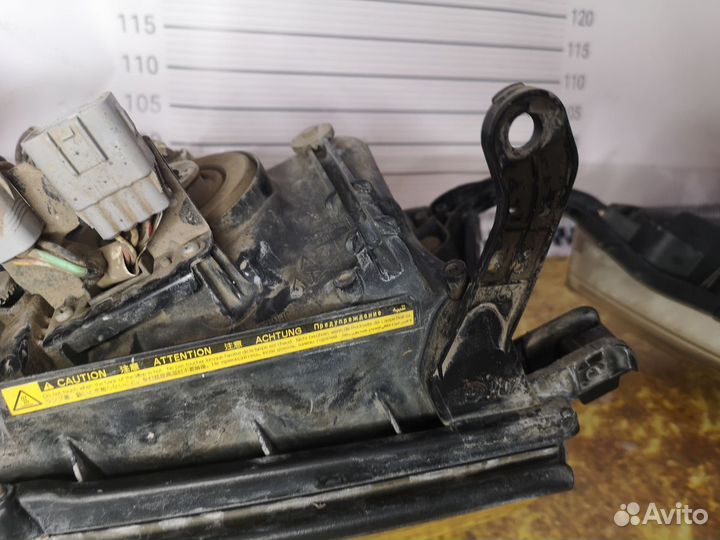 Фара правая \ левая Toyota Land Cruiser 200