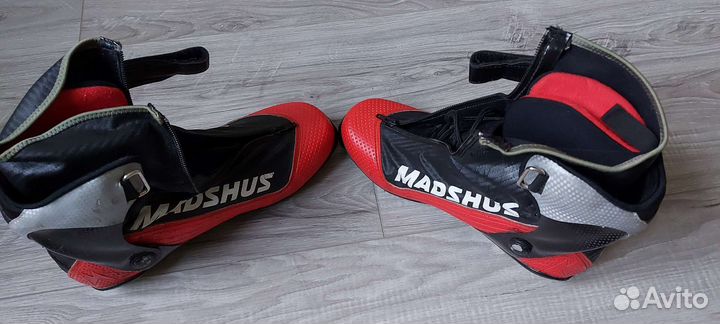 Лыжные ботинки коньковые madcshus Carbon