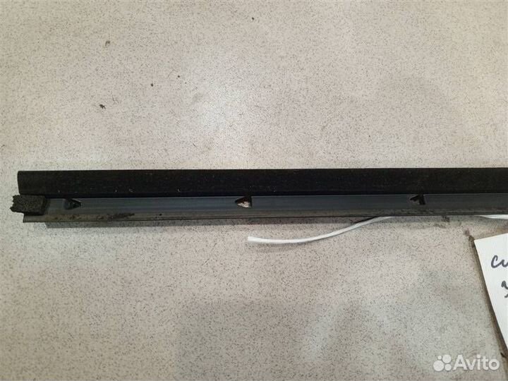 Уплотнитель стекла двери задней левой (бархотка в