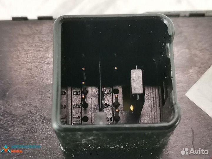 Блок управления стеклоподъемниками Volkswagen Golf