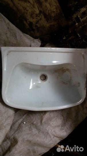 Раковина,И Бачок для унитаза,всё новое