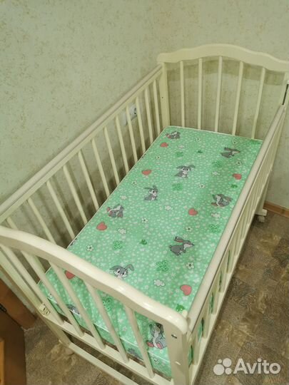 Детская кроватка из массива