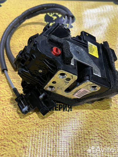 Замок задней правой двери cerato 3