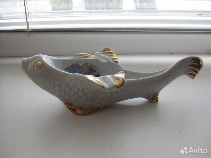 Продам фарфоровую пепельницу в виде рыбки