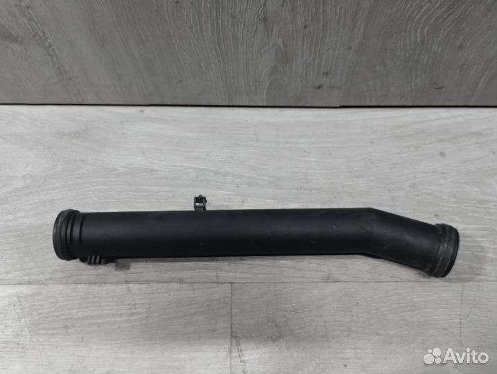 Патрубок Volkswagen Golf 4