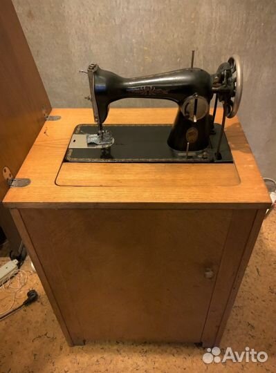 Швейная машина Подольск с тумбой