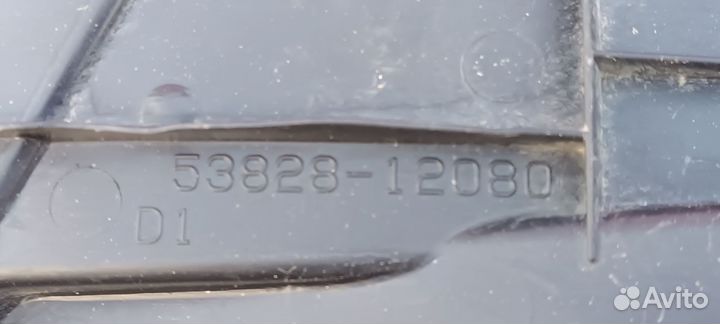 Пыльник крыла переднего левого Toyota Corolla E150