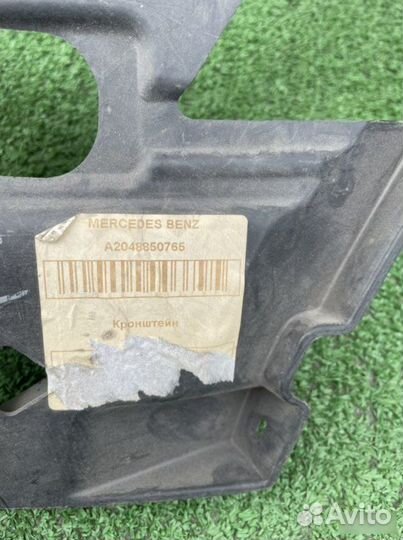 Кронштейн бампера передний левый Mercedes-Benz