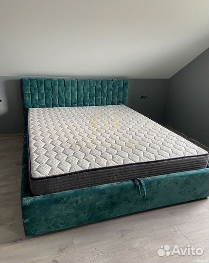 Дизайнерская кровать